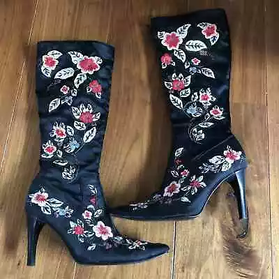 Vintage Details Boots W Embroidered Flowers Size 7 ½ • $85