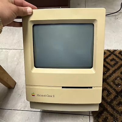 Vintage Macintosh Classic II Apple Computer M4150 For Parts Or Repair AS IS 1991 • £144.77