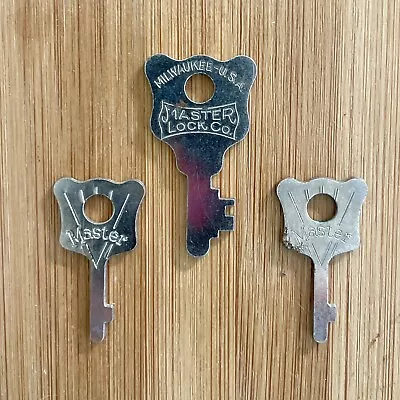 Vintage Master Flat Keys Hat Box Safe Mini Padlock Lot Of 3 • $7.35