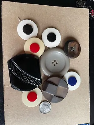 Lot Of Antique And Vintage Plastic And Bakelite Buttons • $20