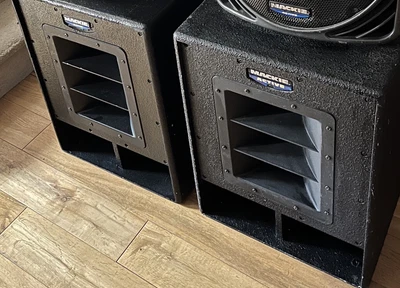 £1250 • Buy 2 X Mackie Active SWA1501 Subs For SRM450 /Thump15  Alto TS315  RCF ART715A Etc