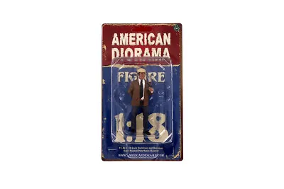 Race Day 2 1:18 Scale American Diorama Figurine Figure III Man Guy Male Pipe 4  • $8.59