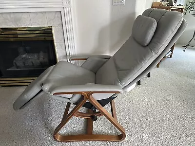 BackSaver Classic Recliner Lounge Chair - Genuine Leather Lounger With Wood Base • $221.50