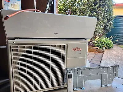 $200 • Buy Fujitsu Split System Air Conditioner ASTG09KMCA - 2.5/3.2 KW R32 (Read Inside!)
