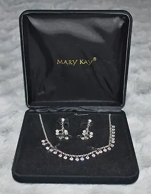 NWT RARE Mary Kay Necklace And Earring Jewelry Set Dangle Sparkle Silver Circle • $48
