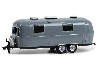 Greenlight 1971 Airstream Land Yacht Safari Hitched Homes 1:64 • $7.99