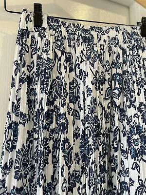 $43 • Buy Zara Printed Floral Crinkle Maxi Skirt Size XS