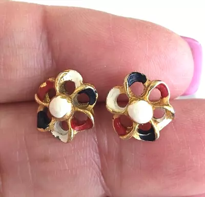 Vintage Patriotic Enamel Flower Gold Tone Stud Pierced Earrings 5/16  • $8