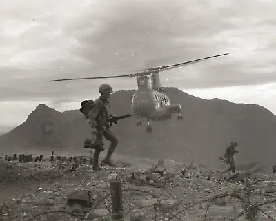 CH-46 Helicopter 1969 Photo Marines Skirmish Near An Hoa South Vietnam  8X10 • $7.99