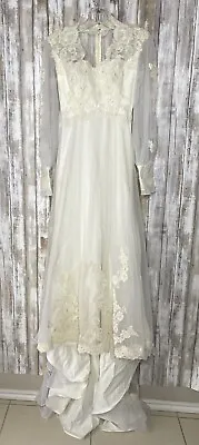 Vintage 1960’sUnbranded Ivory Lace Wedding Dress Gown Size 6 • $79