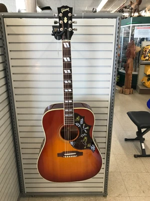 $3250 • Buy Gibson Hummingbird  Year 2000
