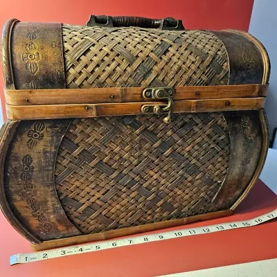 Wood & Metal Trinket Box Purse With Latch Woven Wicker Embossed Brass Accents • $34.95