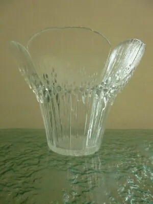 Beautiful Handmade Moulded Glass Vase Dartington? Poppy Anemone Design • £26.99