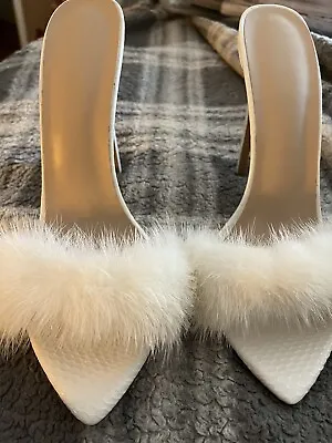 Beautiful White Leather And Mink Evening Shoe/Pump/Sandal Size 8 Darling!!! • $25
