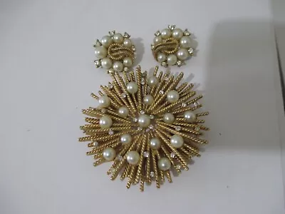 Vintage Crown Trifari Faux Pearl Rhinestone Brooch Earring Set • $69.99