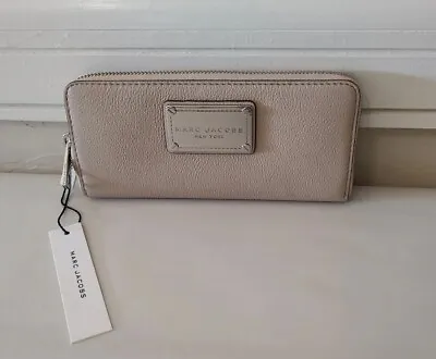 Marc Jacobs Classic Standard Leather Continental Wallet - Bisque • $135