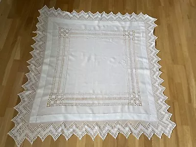 £9.99 • Buy VINTAGE TABLECLOTH FINE LINEN WITH HAND CRAFTED COTTON CROCHET LACE TRIM 130x130