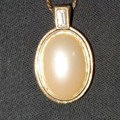 Vintage Gold Tone Pearl Pendant Necklace Jewelry Signed Avon • $15