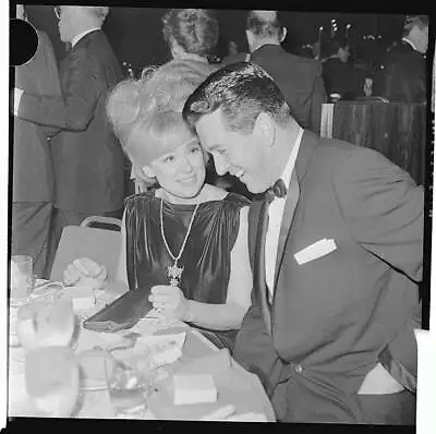 Rock Hudson Edie Adams Hollywoods Newesr Two Some Shown Party F- 1962 Old Photo • $9