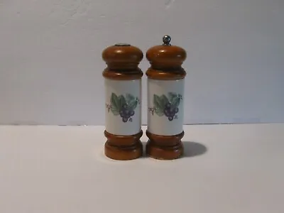 Vintage Mr Dudley Salt And Pepper Shaker Set Pepper Grinder Mill 6.5 Inchs • $12.99