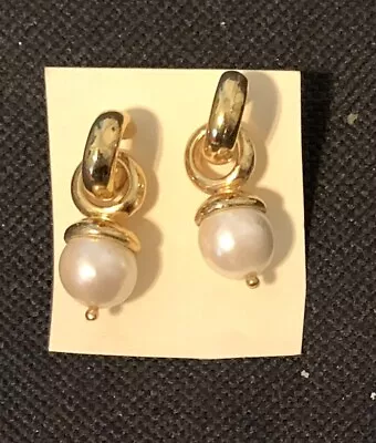 Vintage Gold Tone Huggee Hoop Pierced Earring With Dangling Faux Pearl • $9.99