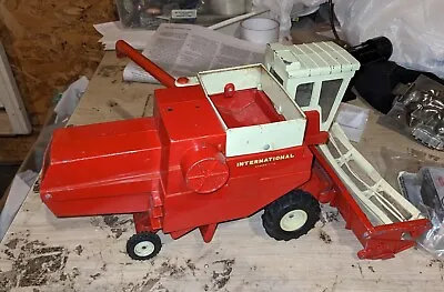 1970s VINTAGE ERTL INTERNATIONAL HARVESTER IH 915 COMBINE FARM MODEL TOY 1/20  • $124.69