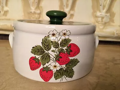 Vtg 1980 Vintage Nelson McCoy Pottery  Strawberry Country  Round Casserole #1421 • $18.99