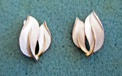  PEARLIZED  PERFECTION  Clip Earrings - Sarah Coventry Jewelry Vintage • $8