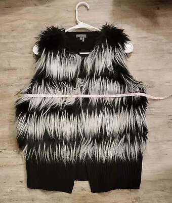 Vince Camuto Black White Faux Fur Vest Hook And Eye Closure Sz M • $14.99