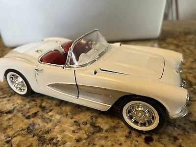 Road Signatures 1957 Chevrolet Corvette 1:18 White AA-34 • $20