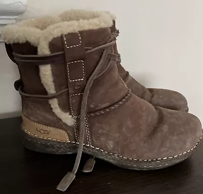 Ugg Australia La Jolla Brown Suede Shearling Ankle Tie Boots 5587 Caspia Size 7 • $42.85