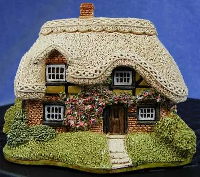 Lilliput Lane - Bramble Cottage 507             (LL401) • £15.99