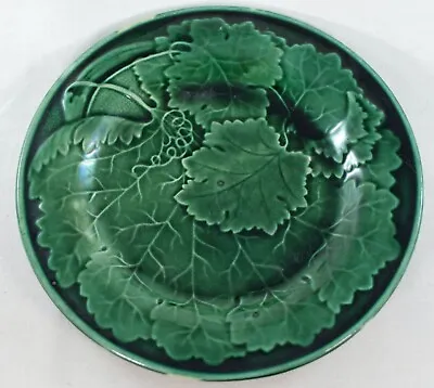 ANTIQUE VICTORIAN MAJOLICA CABBAGE LEAF PLATE C1880 • £19.99