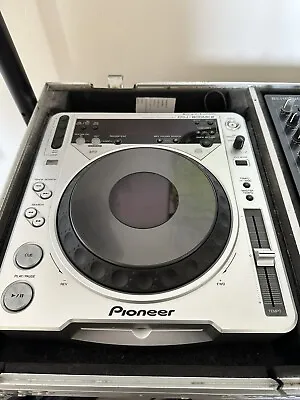 £580 • Buy 2 X Pioneer CDJ 800 Mk2 And Mixer With Flight Case Included