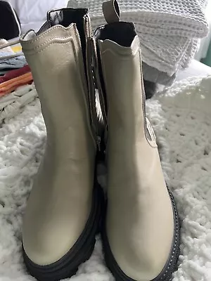 Bilbao Leather Chunky  Chelsea Calf Boots Stone Size 6EEE • £49