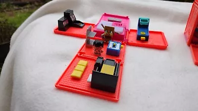 My Mini MixieQ’s  Neon Arcade Playset 2 Figures  • $19