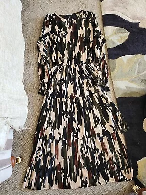 Zara Gorgeous Crinkle Pleat Design Dress Medium • £4.99