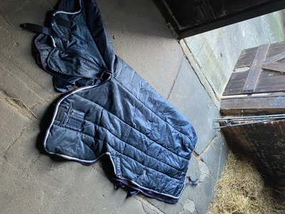 £50 • Buy Horseware Ireland Amigo 200g Fill Insulator Plus Stable Rug Detach Neck 5’9”