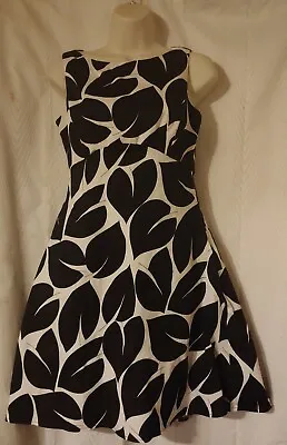 Maggy London Black & White Leaf Print Boat Neck Sundress Size 6 With Pockets  • $35