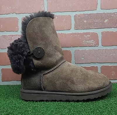 UGG AUSTRALIA Bailey Button S/N 5803 Brown Suede Shearing Detail Boots Sz 8 • $33.99