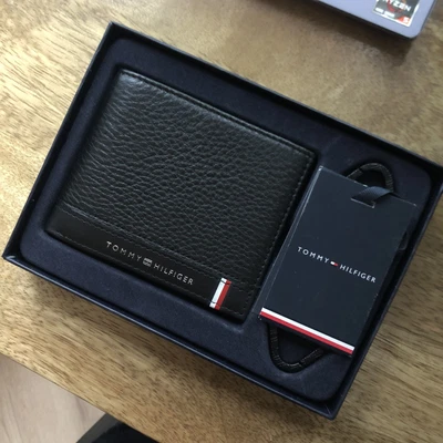 £29 • Buy Tommy Hilfiger Wallet And Key Fob Gift Set RRP £75