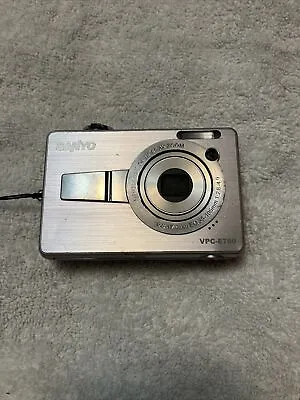 $5 • Buy Sanyo VPC-E760 GL - 7.1 MP Digital Camera - Pink? FOR PARTS!