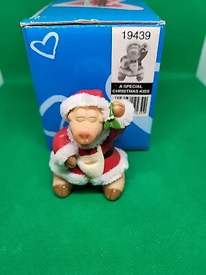 Piggins Piggin Piggin Pig Piggin Collectable A Special Christmas Kiss2005. • £7.50