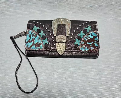 Trinity Ranch Hair-On Cowhide Buckle Collection Wristlet Wallet TR134-W018 • $15