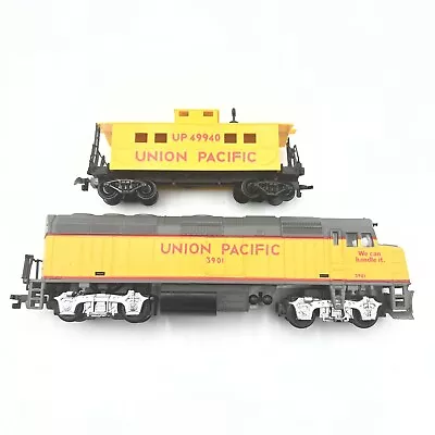 Life-like Ho Union Pacific Diesel Deluxe Locomotive #3901 & Caboose Up49940 Euc! • $34.99