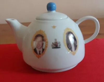 2011 Commemorative Teapot For The Wedding Of Prince William & Kate Middleton • £2