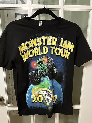 Monster Jam T-Shirt Men's Large World Tour 2019 Grave Digger Short Sleeve • $9.60