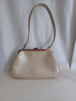 £1.63 • Buy Stylish Apt 9 Faux Reptile Champagne Colored Purse Made Of Vinyl Used Only Once