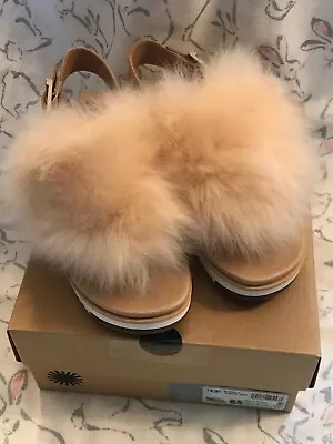 UGG  New In Box Women's  Fluff Holly Sandals Real Fur Size 6 Marked 6.5 Natural • $43