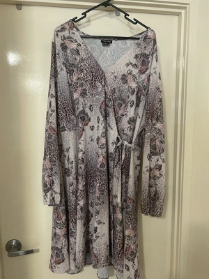 $15 • Buy City Chic Blush Dress Size M (or 18-20)